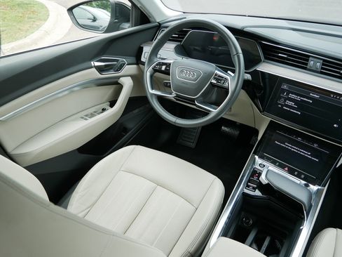 Used 2024 Audi Q8 e-tron Premium Plus w/ Premium Plus Package AWD/4WD image 9
