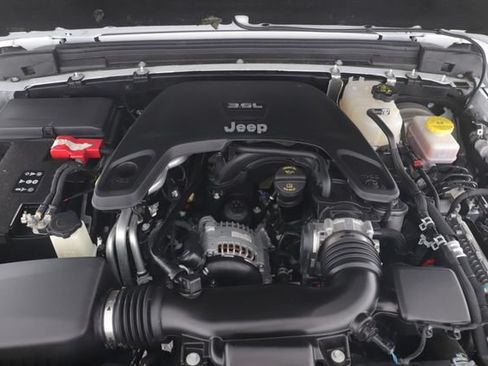 Used 2020 Jeep Wrangler Unlimited Rubicon AWD/4WD image 12