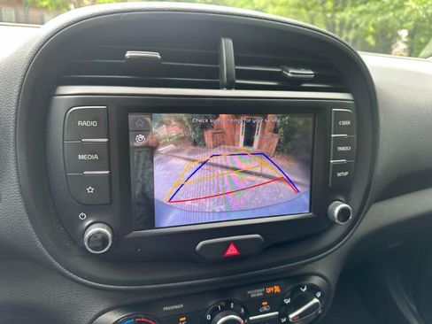 Used 2022 Kia Soul LX FWD image 30