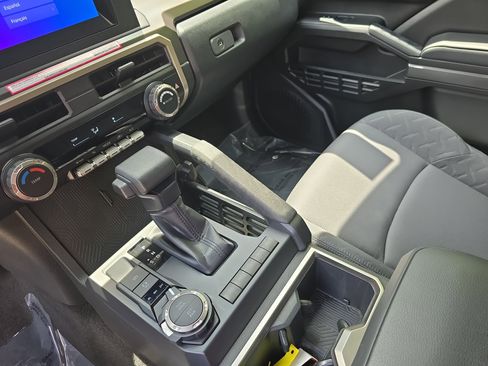 Used 2024 Toyota Tacoma SR5 AWD/4WD image 22