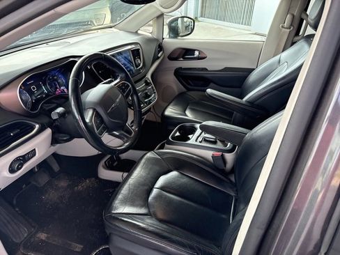 Used 2017 Chrysler Pacifica Touring-L Plus image 14