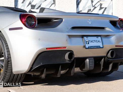 Used 2019 Ferrari 488 Spider image 13