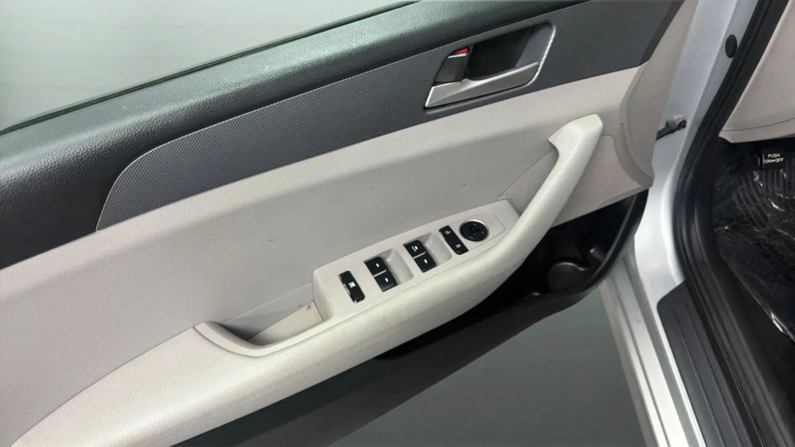 Used 2018 Hyundai Sonata SE FWD image 16