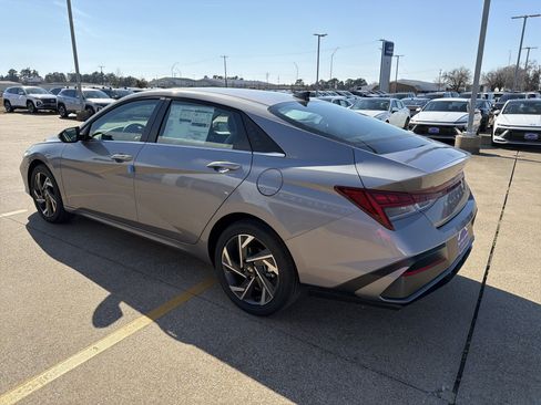 New 2026 Hyundai Elantra Limited image 4