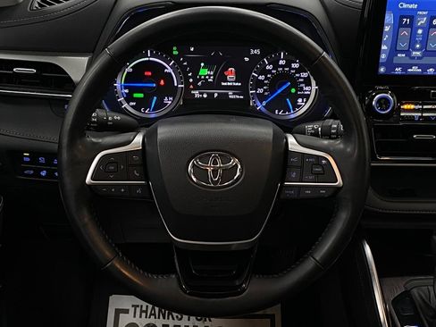 Used 2022 Toyota Highlander Platinum image 16