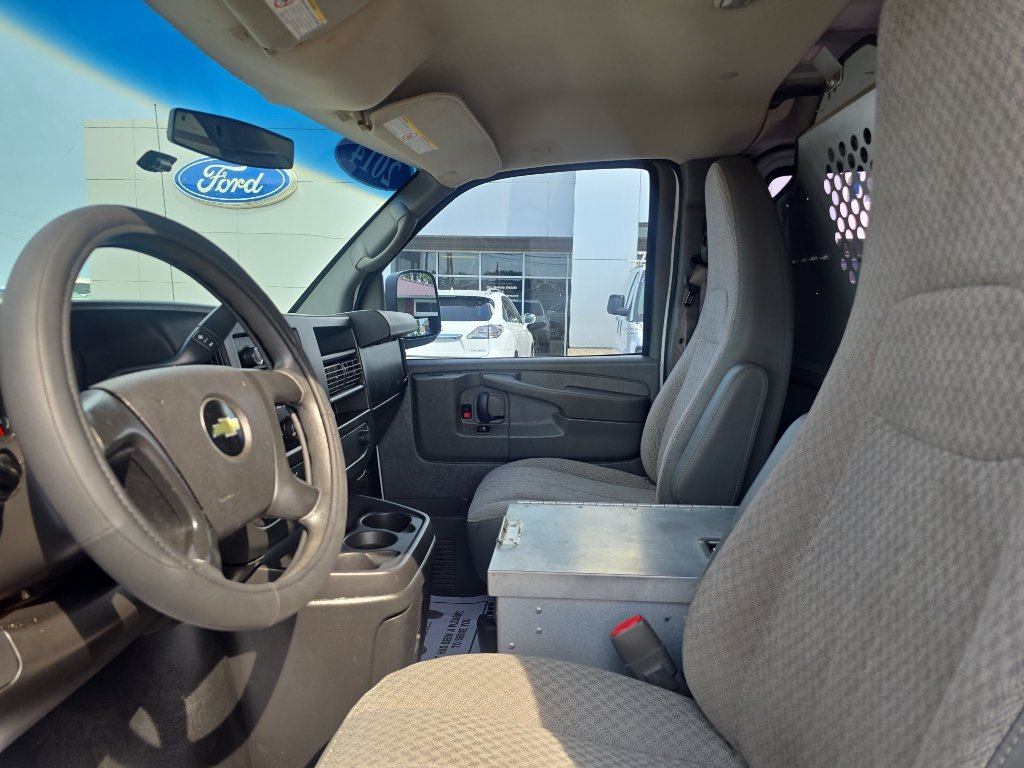 Used 2014 Chevrolet Express 2500 RWD image 15