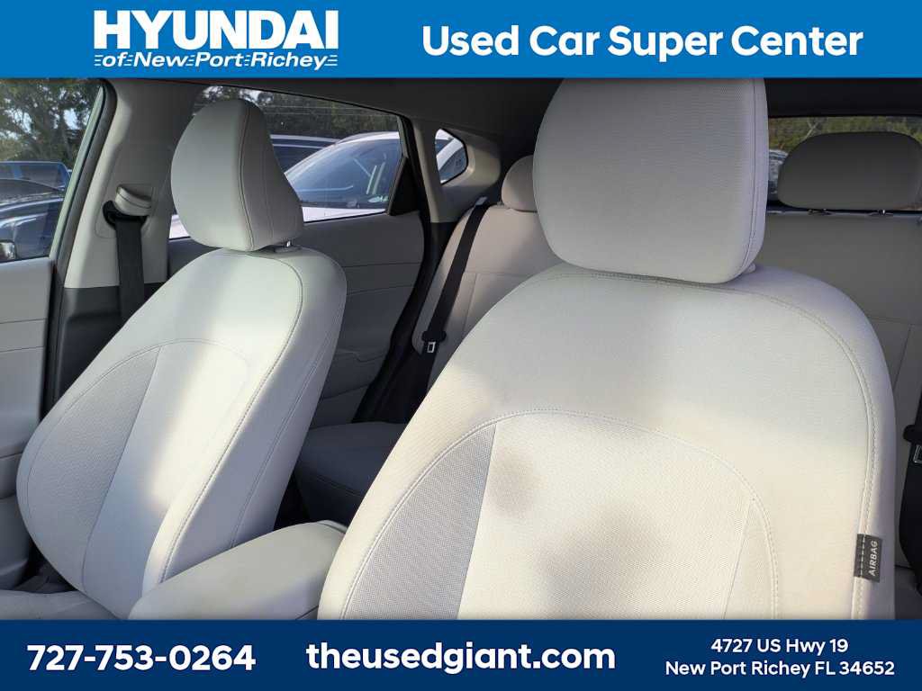 Certified 2025 Hyundai Kona SEL FWD image 3