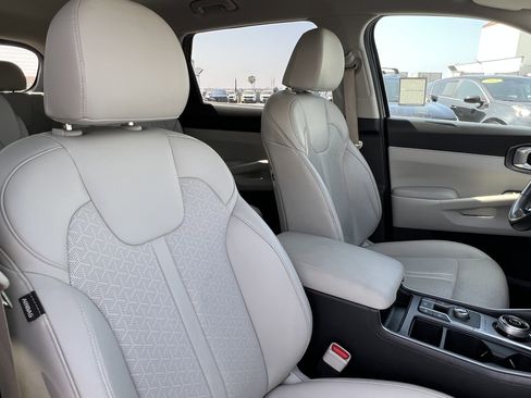 Used 2022 Kia Sorento S image 18