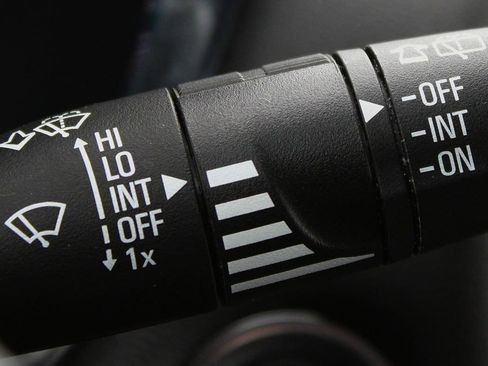 Used 2023 Chevrolet Traverse LT image 26