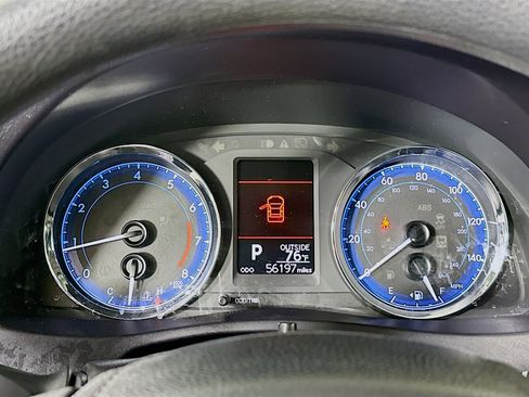 Used 2018 Toyota Corolla LE image 19