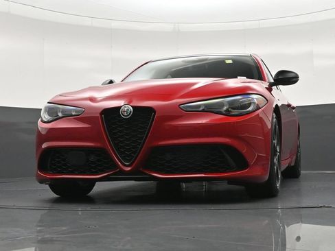Used 2025 Alfa Romeo Giulia w/ Veloce Package Rwd image 31