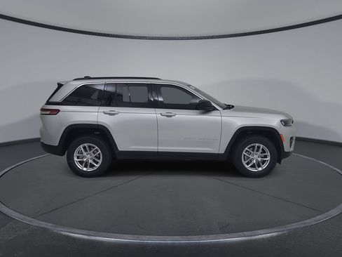 New 2026 Jeep Grand Cherokee Laredo X AWD/4WD image 17