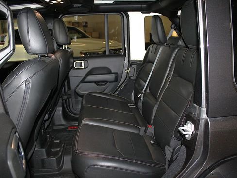 Used 2022 Jeep Wrangler Unlimited Sahara w/ Cold Weather Group AWD/4WD image 7