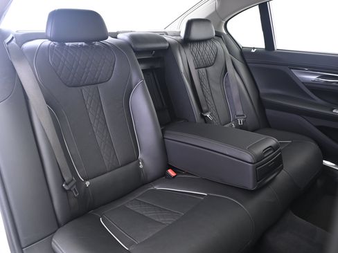 Used 2018 BMW 750i xDrive AWD/4WD image 19