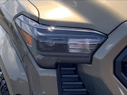 Certified 2025 Toyota Tacoma TRD Sport AWD/4WD image 28