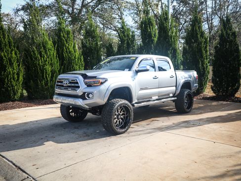 Used 2016 Toyota Tacoma Limited image 6