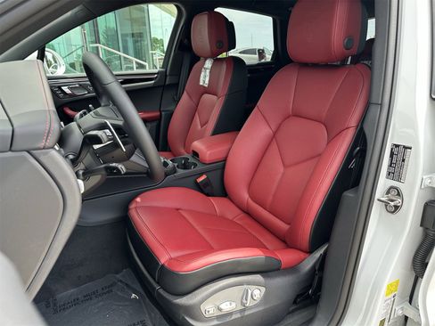 New 2025 Porsche Macan image 5