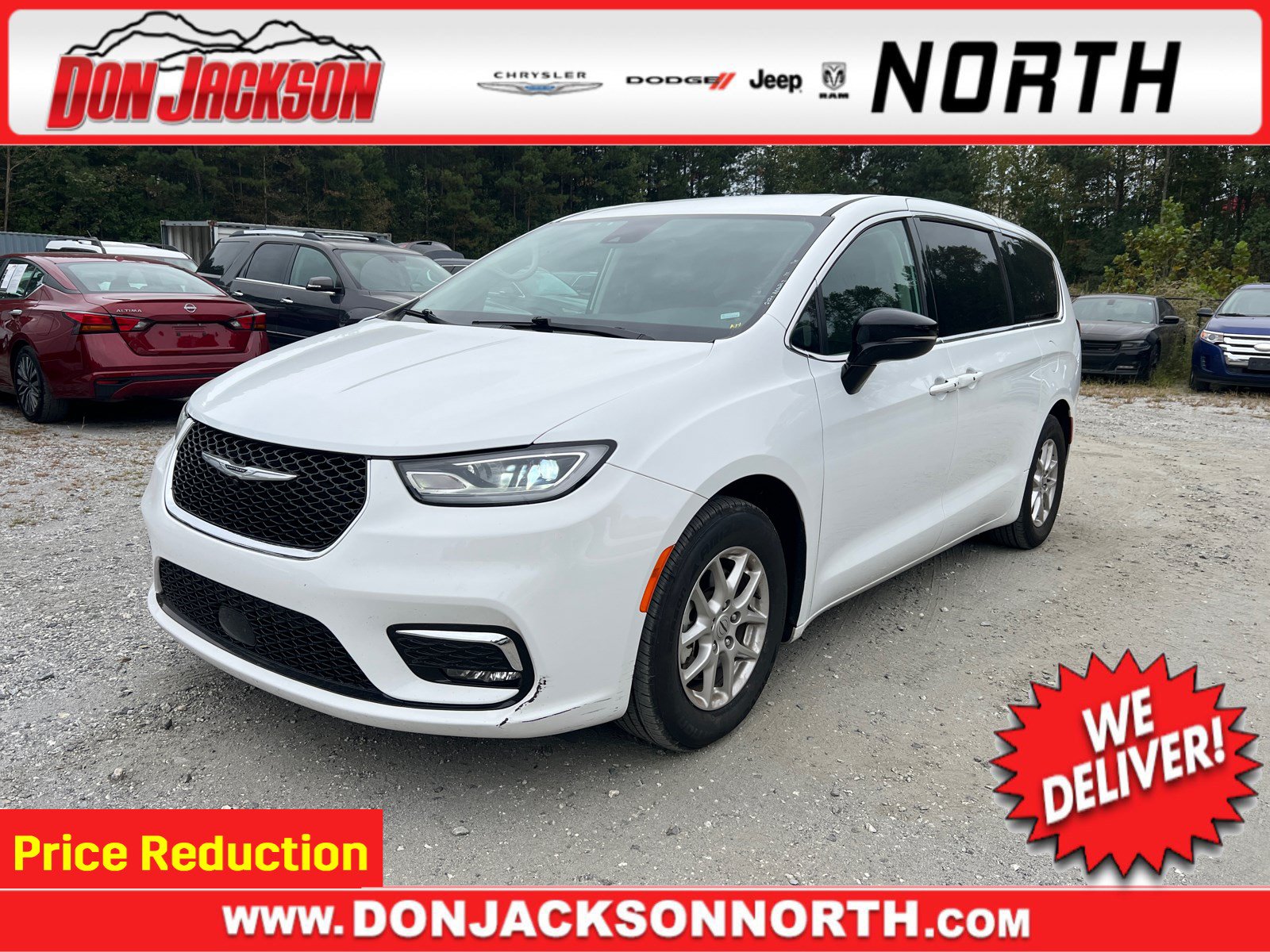 Used 2024 Chrysler Pacifica Touring-L FWD image 1