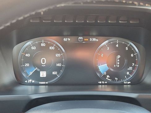 Used 2021 Volvo XC90 T6 Momentum w/ Climate Package image 13