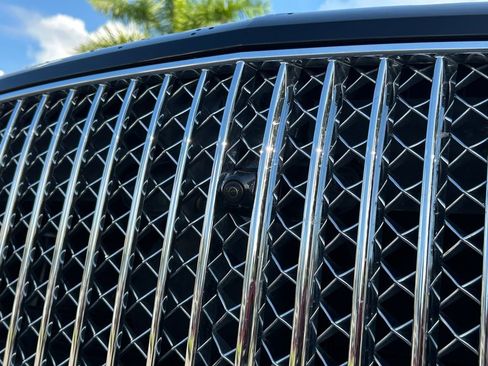 Used 2021 Bentley Flying Spur V8 image 31