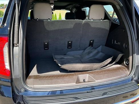 Used 2024 GMC Yukon SLT w/ SLT Premium Package AWD/4WD image 34