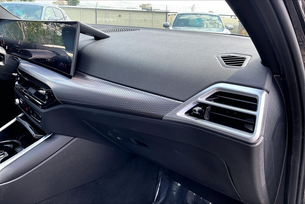 Used 2025 BMW 330i xDrive Sedan AWD/4WD image 19