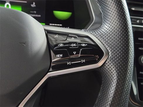 Used 2023 Volkswagen Tiguan SE R-Line image 32