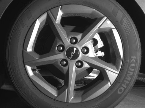 Used 2025 Kia K4 LXS image 14