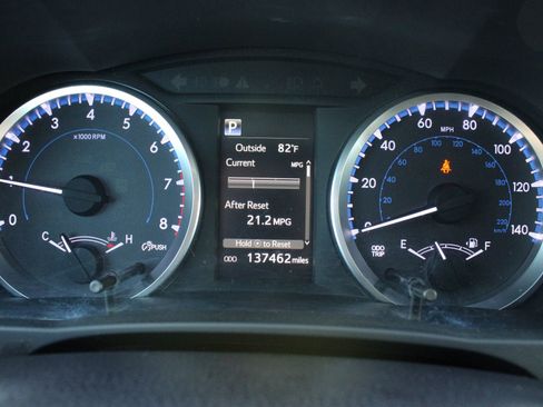 Used 2018 Toyota Highlander Plus w/ Carpet Mat Package (TMS) AWD/4WD image 31