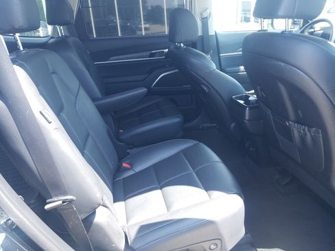 Used 2023 Kia Telluride EX w/ EX Captain's Chair Package FWD image 15