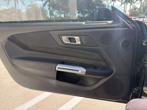 Used 2024 Ford Mustang Coupe image 3