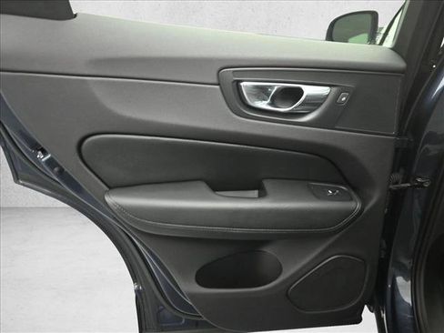 Used 2018 Volvo XC60 T5 Momentum w/ Convenience Package image 22