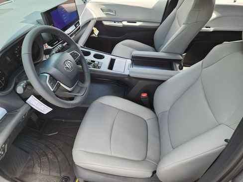 New 2026 Toyota Sienna XLE image 11