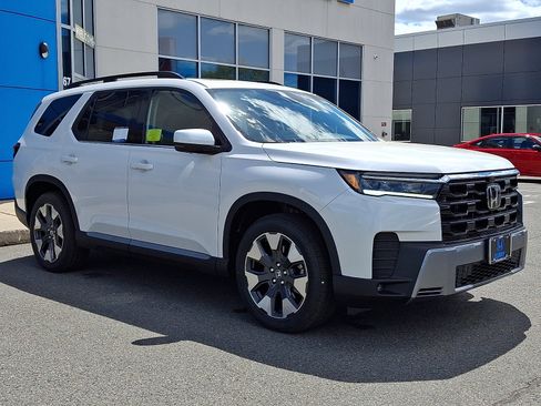 New 2026 Honda Pilot Touring image 2