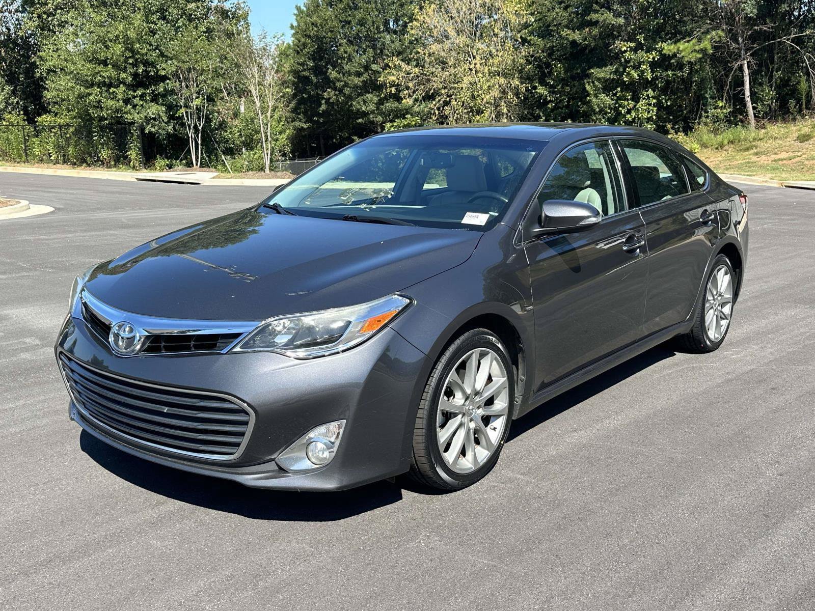 Used 2014 Toyota Avalon XLE Touring FWD image 3