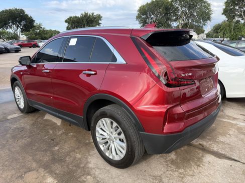 Used 2024 Cadillac XT4 Luxury w/ Cold Weather Package FWD image 4