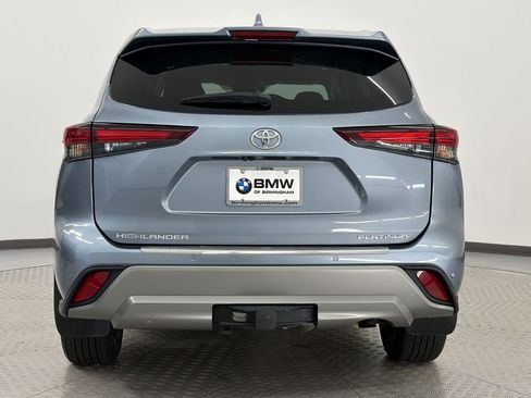 Used 2024 Toyota Highlander FWD image 10