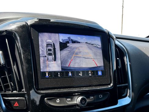 Used 2023 Chevrolet Traverse LT w/ Rear Camera Mirror Package AWD/4WD image 18