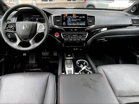 Certified 2025 Honda Passport Black Edition image 16