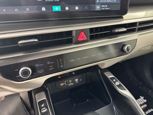 Used 2025 Kia Sorento S w/ Panoramic Sunroof Package image 18