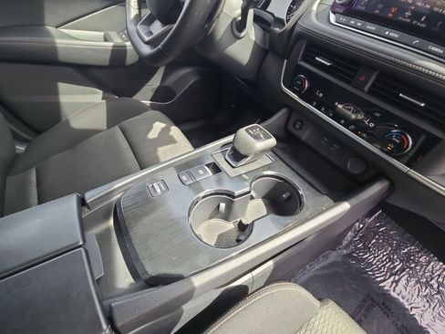 Used 2025 Nissan Rogue SV FWD image 31
