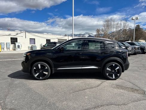 New 2025 Nissan Kicks SR image 8