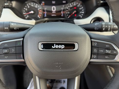 Used 2025 Jeep Compass Limited AWD/4WD image 15