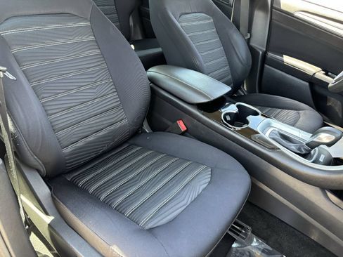 Used 2016 Ford Fusion SE FWD image 8