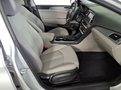 Used 2018 Hyundai Sonata SE w/ Cargo Package FWD image 9