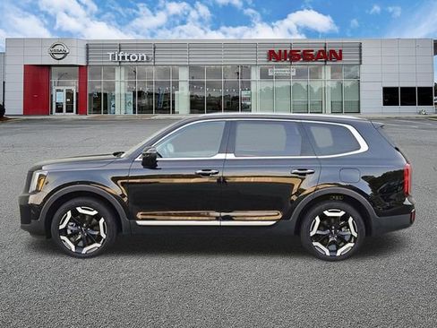Used 2025 Kia Telluride S FWD image 7