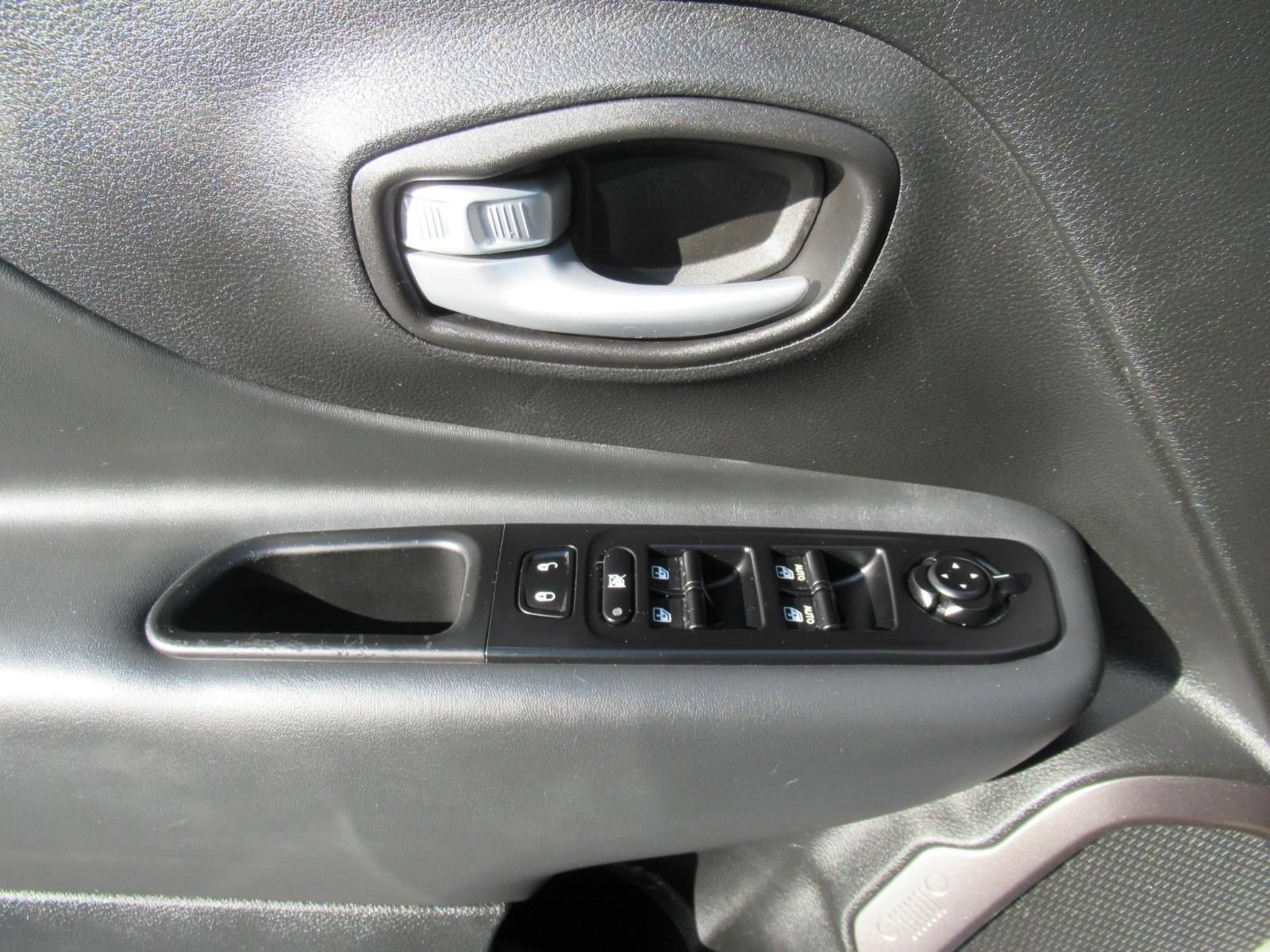Certified 2023 Jeep Renegade Latitude AWD/4WD image 24