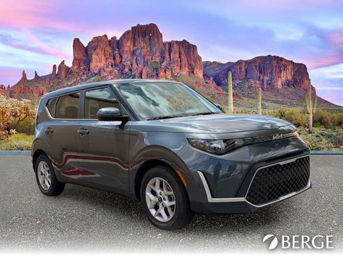 Used 2025 Kia Soul LX w/ LX Technology Package FWD image 10
