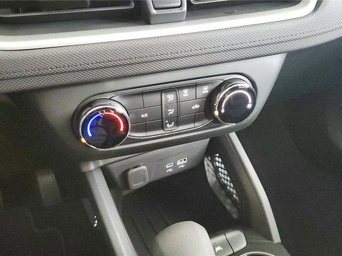 Used 2024 Chevrolet TrailBlazer LS image 41