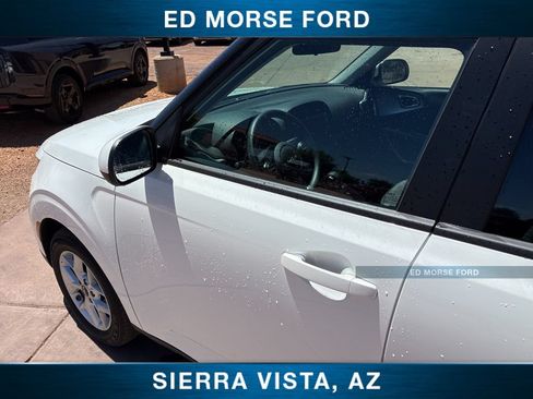 Used 2025 Kia Soul LX FWD image 17